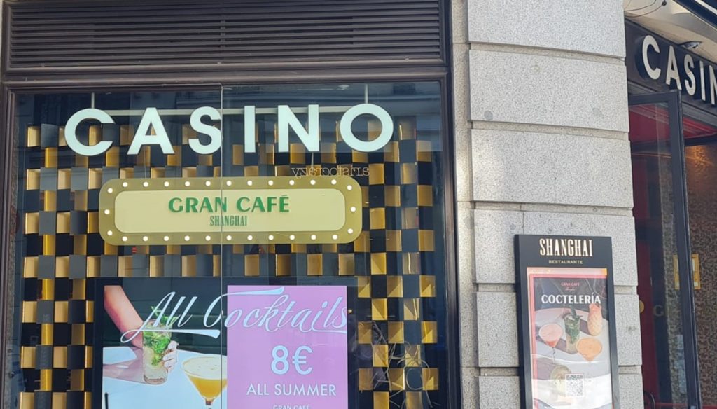 Casino Gran Vía: Lusso e glamour nel cuore di Madrid.