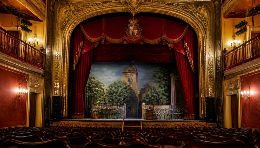 Teatro en La Latina: 7 Claves Imprescindibles de Zarzuela, Estrenos de Temporada, Salas Alternativas y Noches Escénicas.